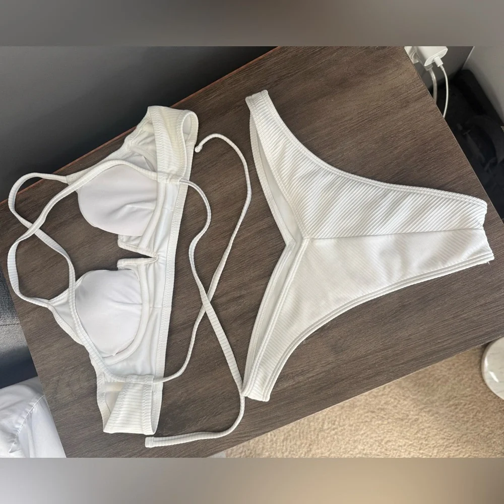 White Ribbed V-Cut Bikini Set - Picture 6 of 9